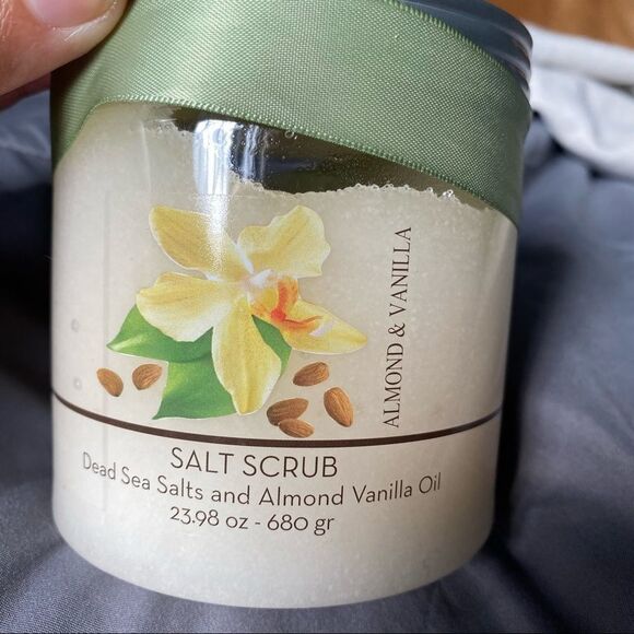 Crystalline Almond Vanilla Salt Scrub. - Picture 2 of 5